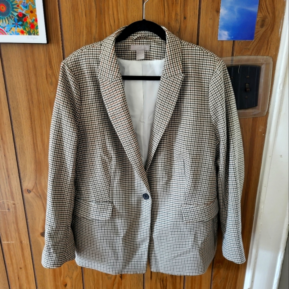 Oversized tan houndstooth blazer